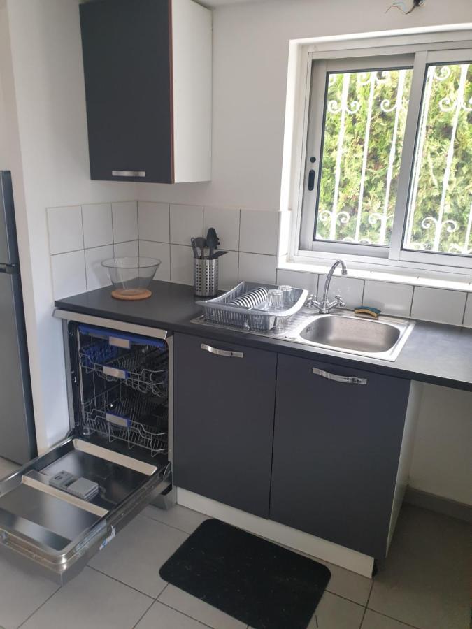 Logement Prive, Spacieux Et Moderne, Situe Entre Le Luberon, La Cote Marseillaise, La Provence Et Ses Richesses. Pertuis Exterior photo