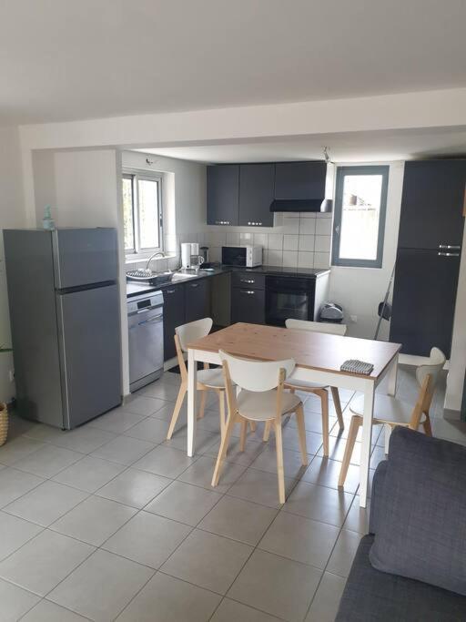Logement Prive, Spacieux Et Moderne, Situe Entre Le Luberon, La Cote Marseillaise, La Provence Et Ses Richesses. Pertuis Exterior photo