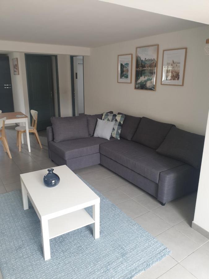 Logement Prive, Spacieux Et Moderne, Situe Entre Le Luberon, La Cote Marseillaise, La Provence Et Ses Richesses. Pertuis Exterior photo