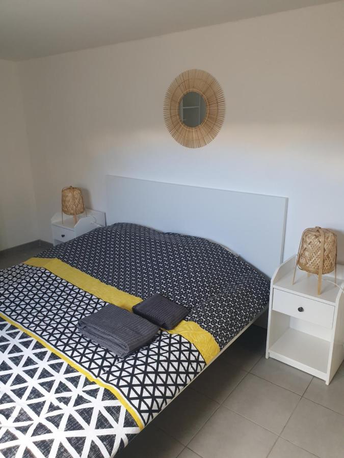 Logement Prive, Spacieux Et Moderne, Situe Entre Le Luberon, La Cote Marseillaise, La Provence Et Ses Richesses. Pertuis Exterior photo